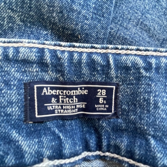 Abercrombie & Fitch Ultra High Rise Straight Jeans - size 28/6S - Picture 7 of 8